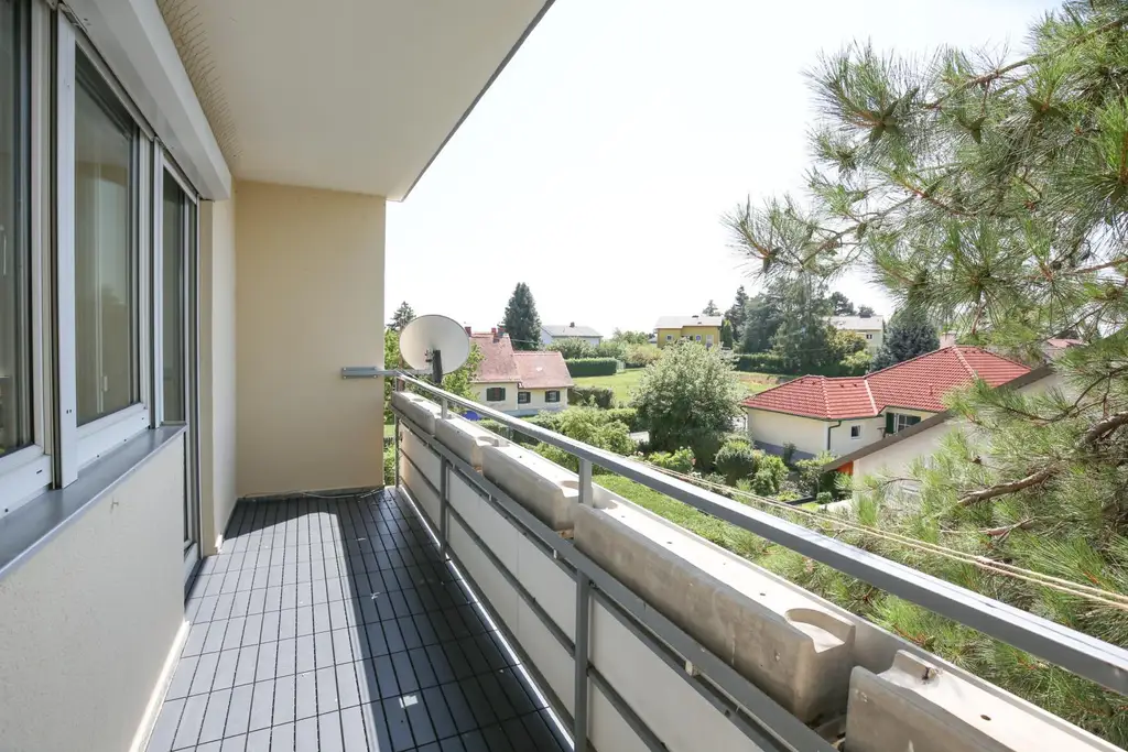 Ländlich grün und trotzdem Stadt? Diese Wohnung in Waltendorf macht's möglich!