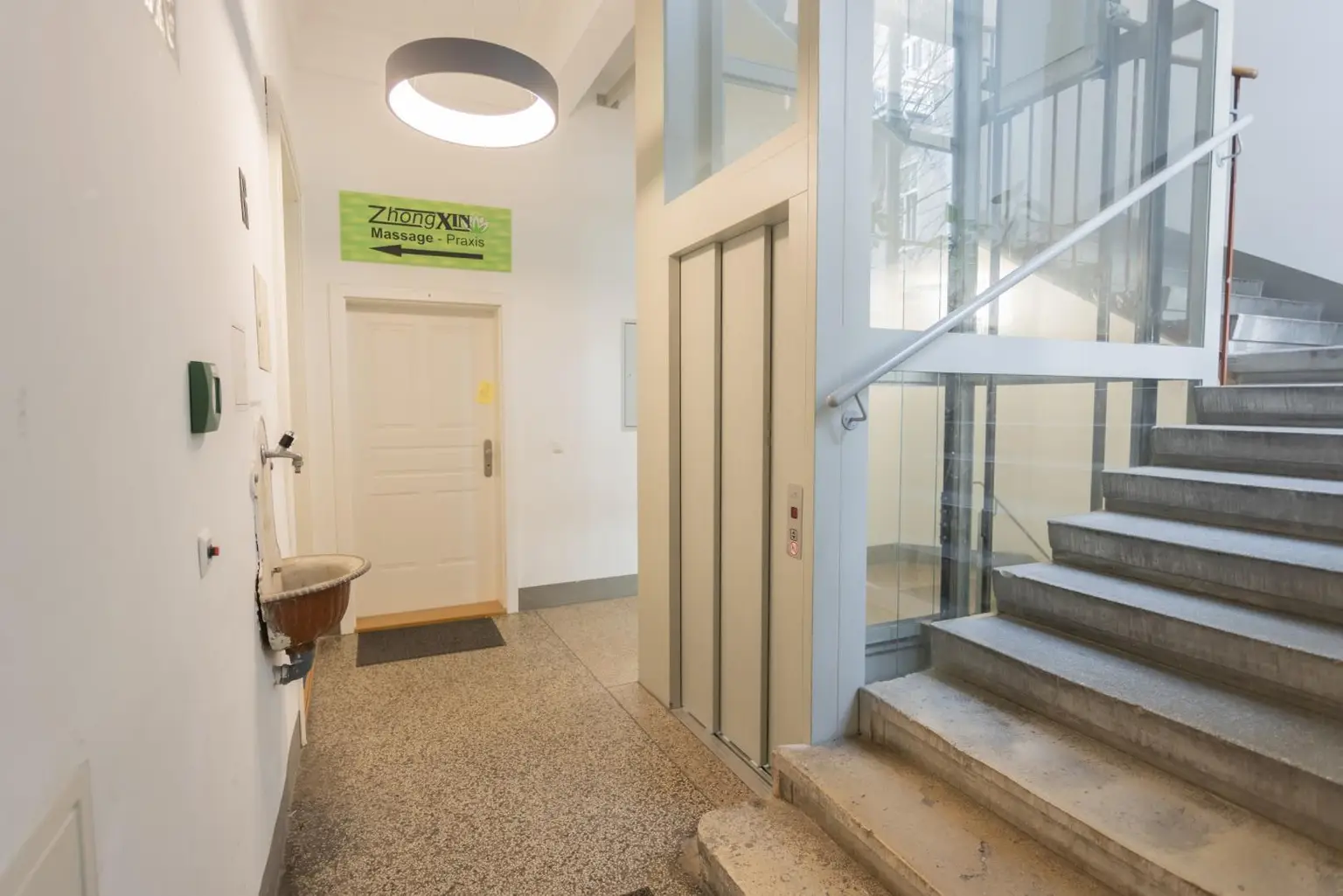 Stiegenhaus mit Lift