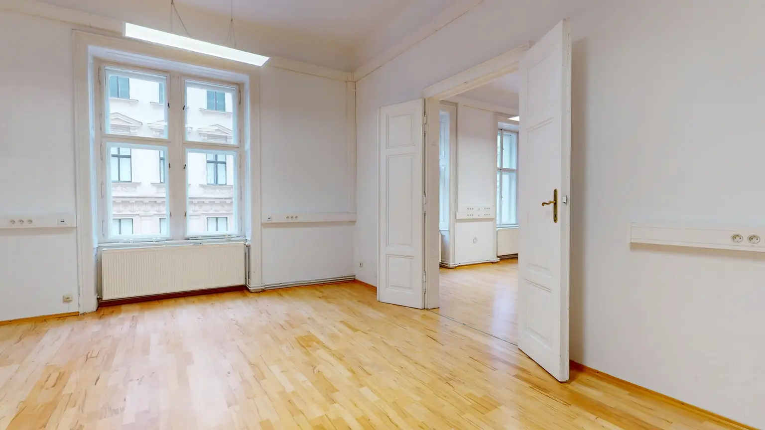 Elisabethstraße: Büroräumlichkeiten mit klassischen Altbau-Elementen - EDV-Verkabelung