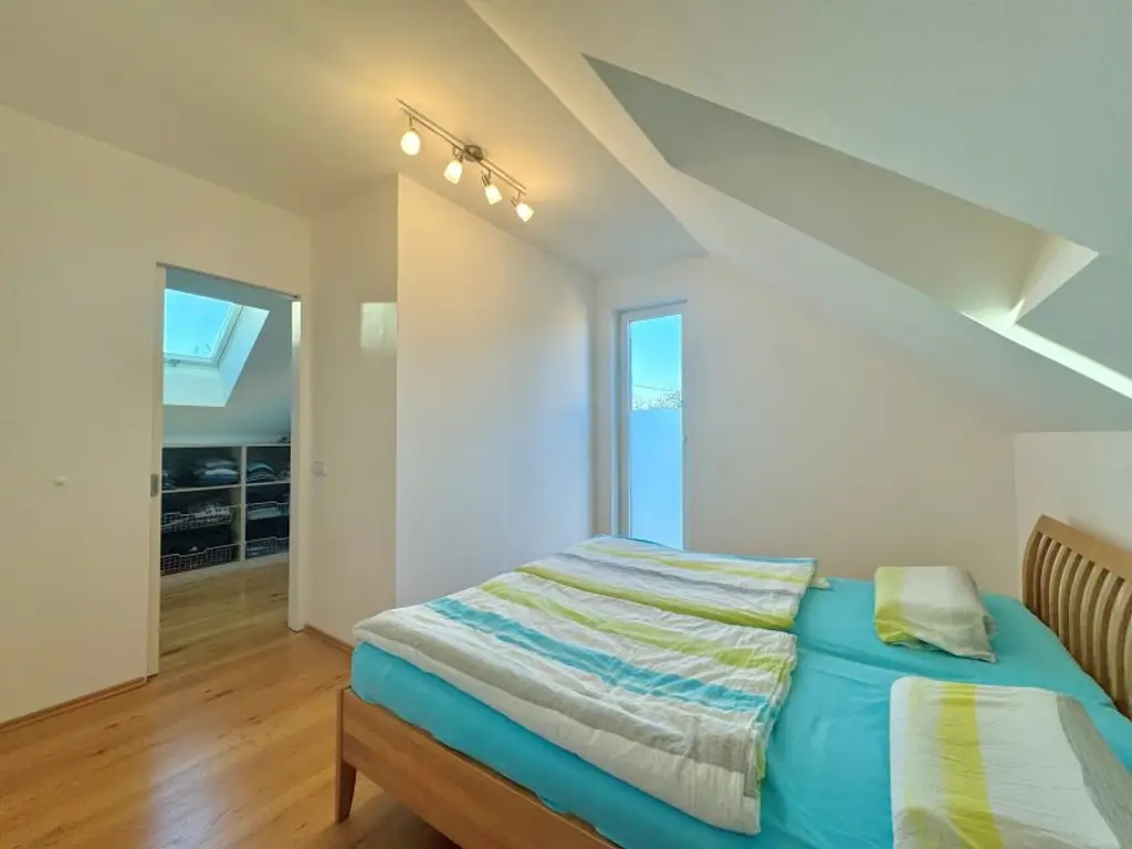 Modernes Einfamilienhaus mit exklusivem Schwimmteich/Naturpool