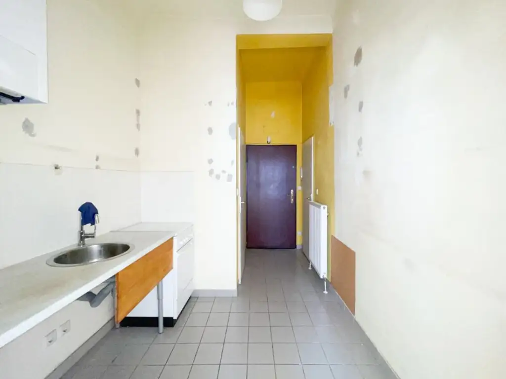 NÄHE AUGARTEN: 1-Zimmer-Altbauwohnung mit großem Gestaltungspotenzial beim Wallensteinplatz