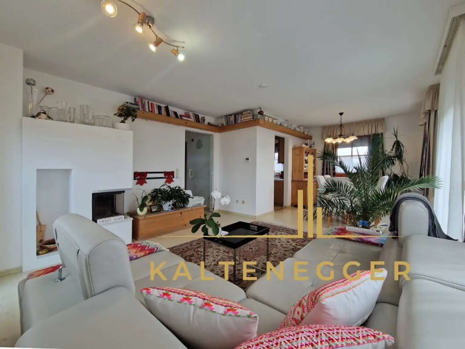 EG: Wohn-, Esszimmer ca. 27,31 m²