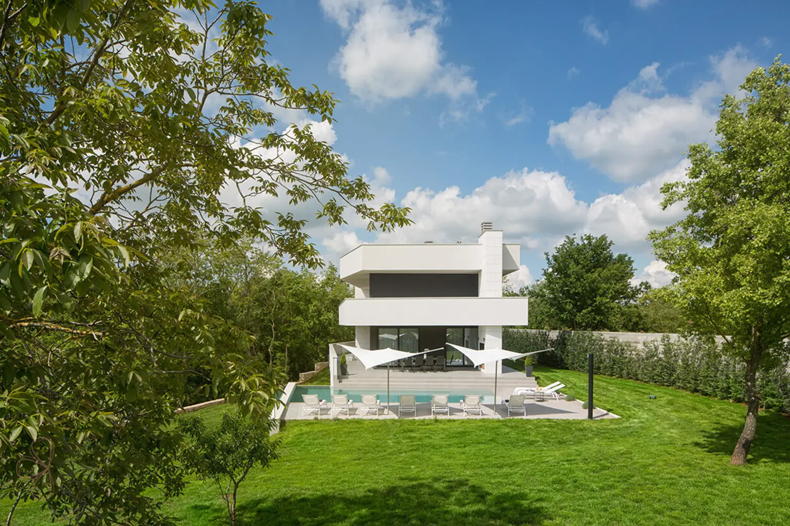Zeitgenössische Villa in Pazin – Luxus, Privatsphäre und mediterrane Eleganz