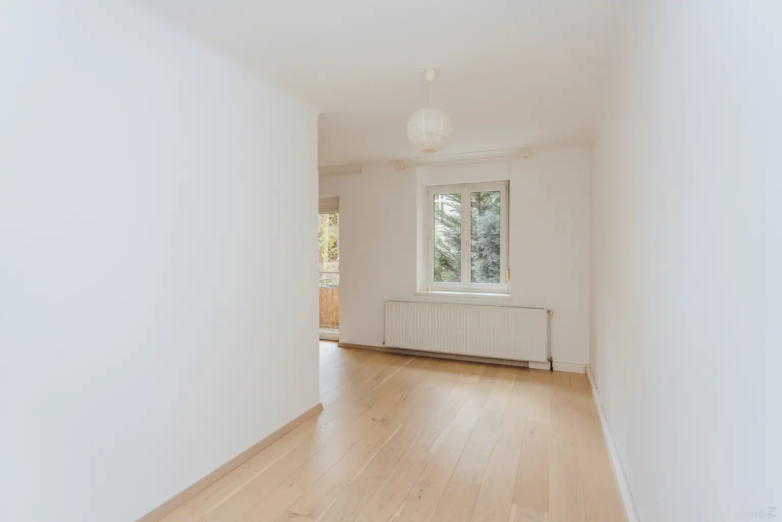 Wohnzimmer mit Balkon