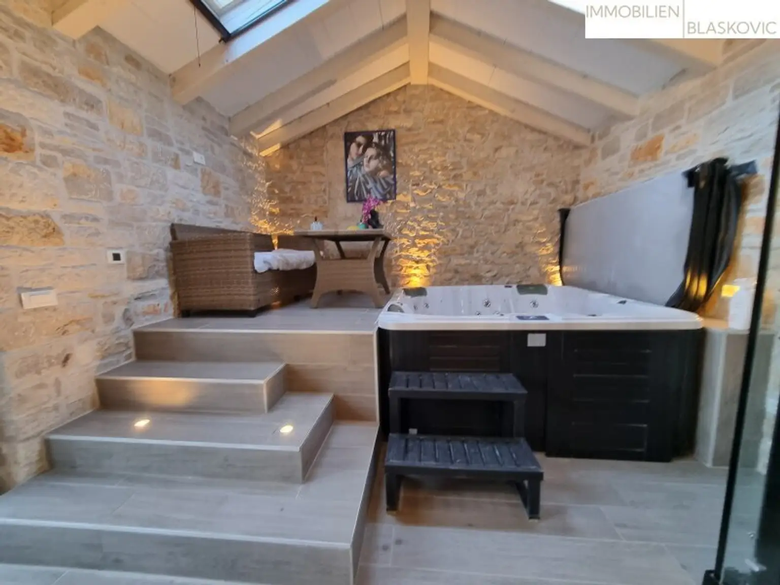 Porec Umgebung - Attraktives Steinhaus mit 2 Appartements und Pool/Wellness