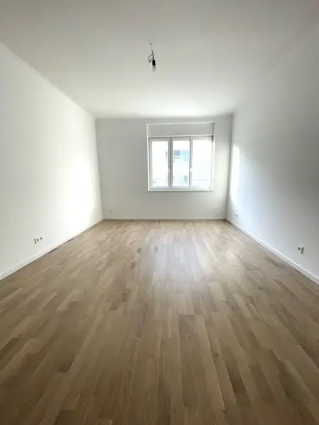 Rarität - Schöne 3-Zimmer-Altbauwohnung mit Balkon und Garten, im 18. Bezirk!