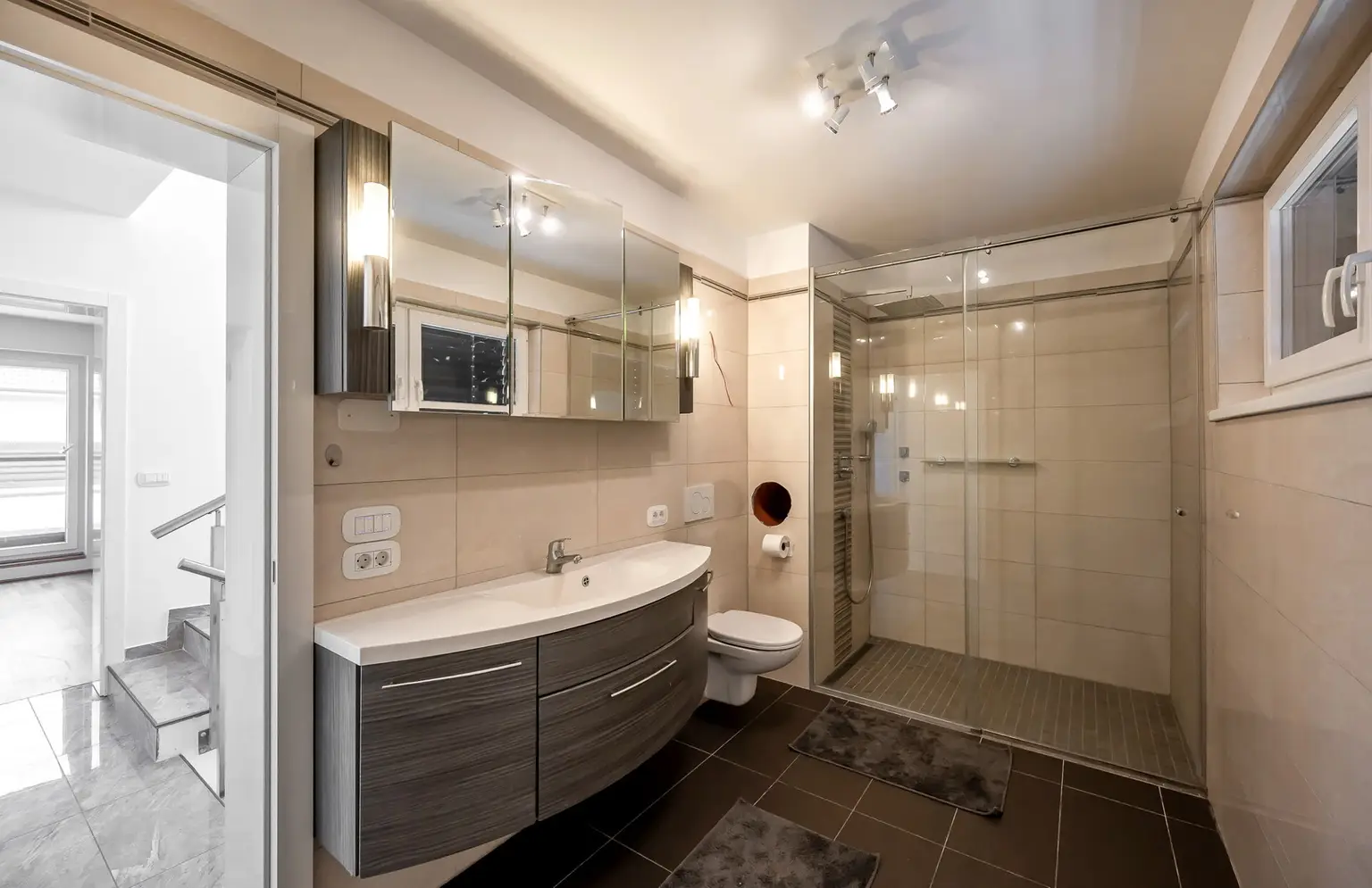 Badezimmer mit Dusche