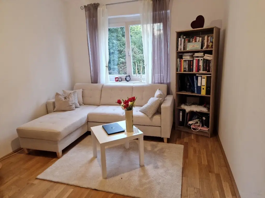 Ruhig gelegene 2,5 Zimmerwohnung mit Balkon in Eggenberg!