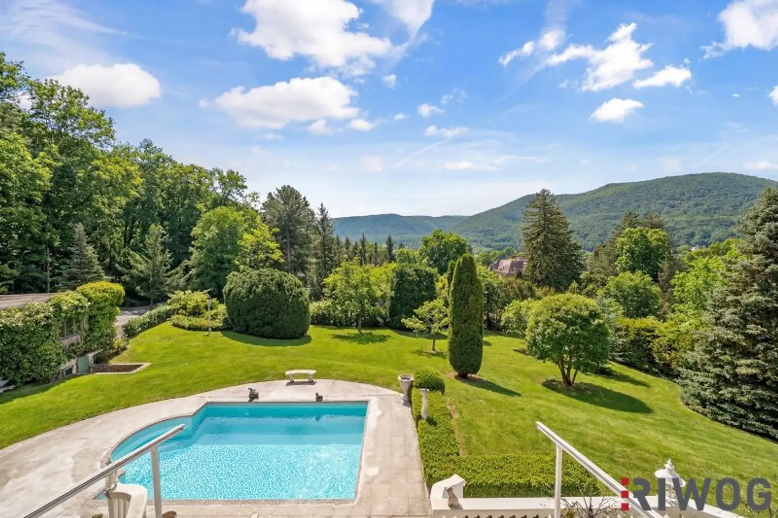 Private Estate Villa mit Fernblick | Privatwald | Virtual Tour | 4.200m2 Garten |  25 min. in den 1. Bezirk | Pool & Sauna