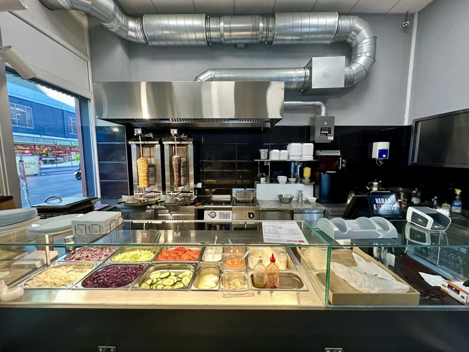 Attraktives Imbisslokal in der Schönbrunner Straße zu mieten!