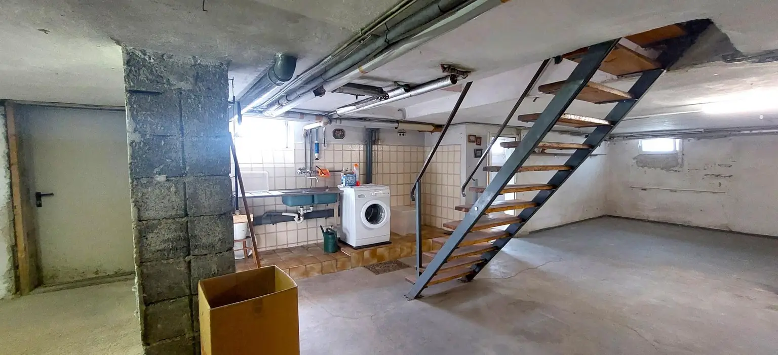 Solides Einfamilienhaus mit Garten