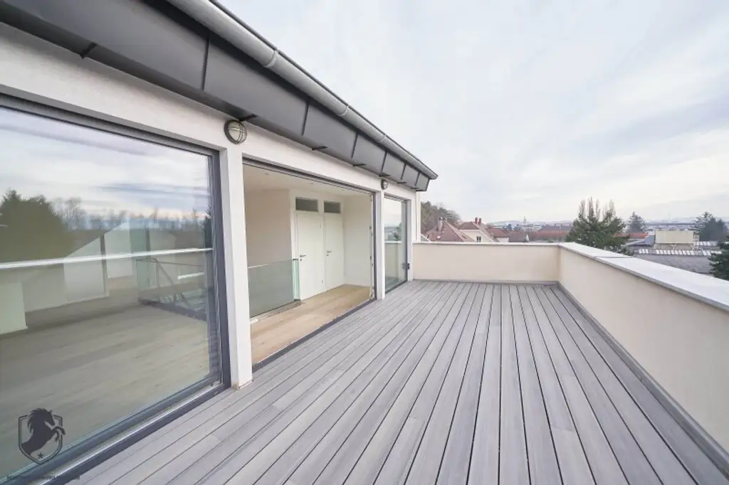 Außergewöhnliche Villa mit drei Wohneinheiten, Gewerbeeinheit & teilbarem Grundstück