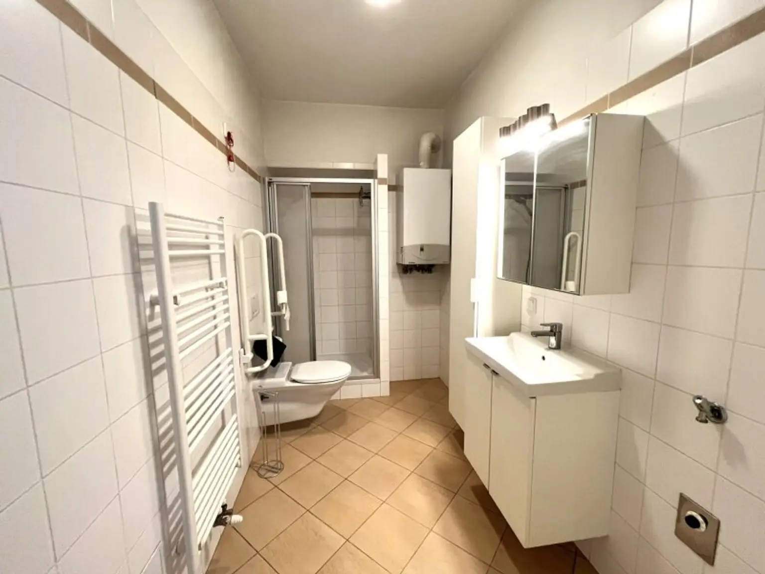 Großzügige 3-Zimmer-Praxis oder Büro mit Gartenterrasse in Wien 12 - Hetzendorf inkl. Gartenterrasse - barrierefrei(!)