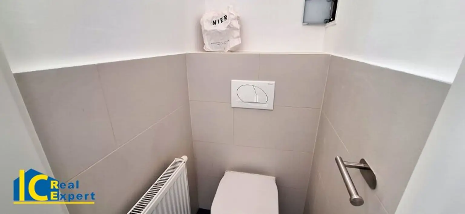 WC mit Fenster