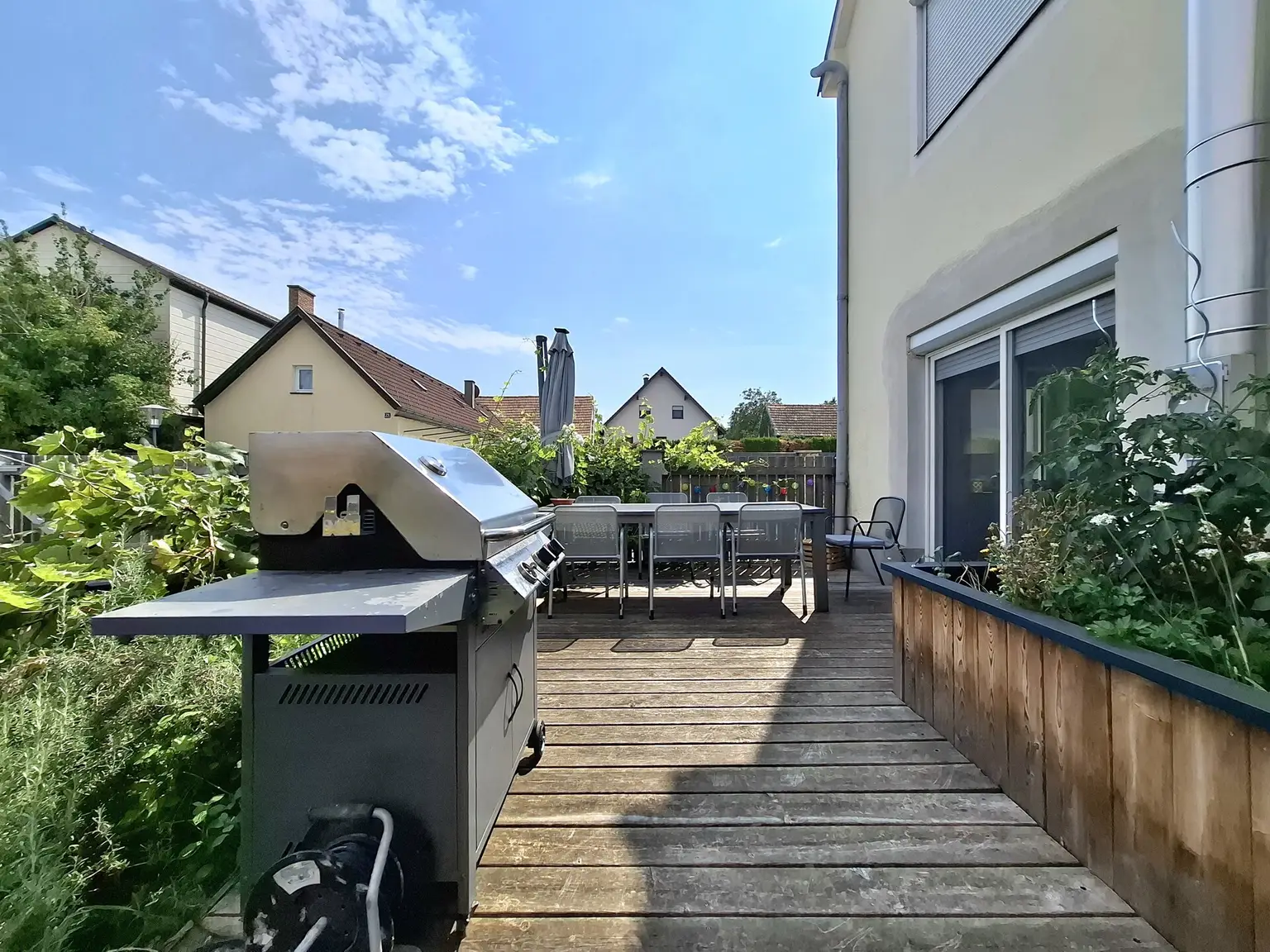 Vielseitig nutzbare Liegenschaft mit ausreichend Platz und herrlichem Blick auf die Hohe Wand