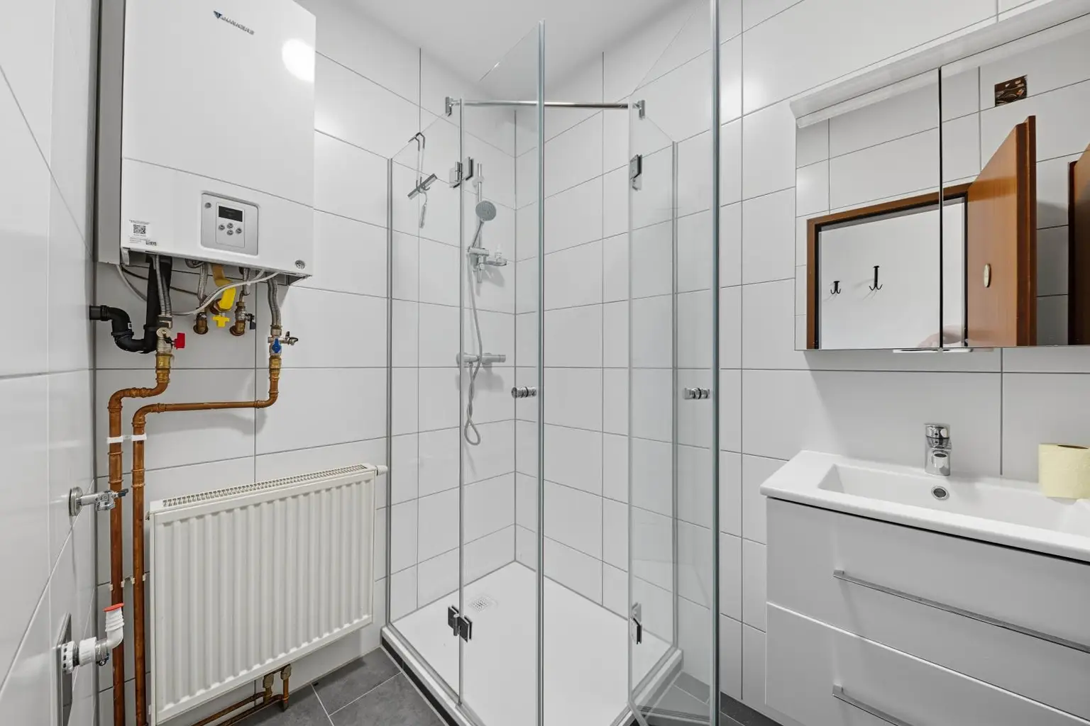 GARTENTRAUM MIT EIGENEM SEEZUGANG AM MARIENSEE- MODERN RENOVIERTES KLEINWOHNHAUS SOFORT BEZIEHBAR!