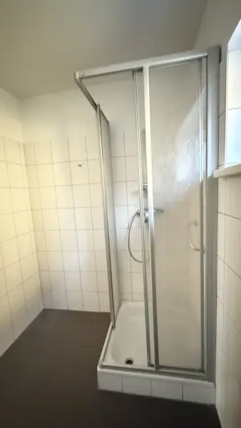 Nahe Schönbrunn: 2-Zimmer-Wohnung mit Balkon und Wintergarten, sowie ein opt. Stellplatz!