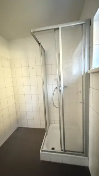 Nahe Schönbrunn: 2-Zimmer-Wohnung mit Balkon und Wintergarten, sowie ein opt. Stellplatz!