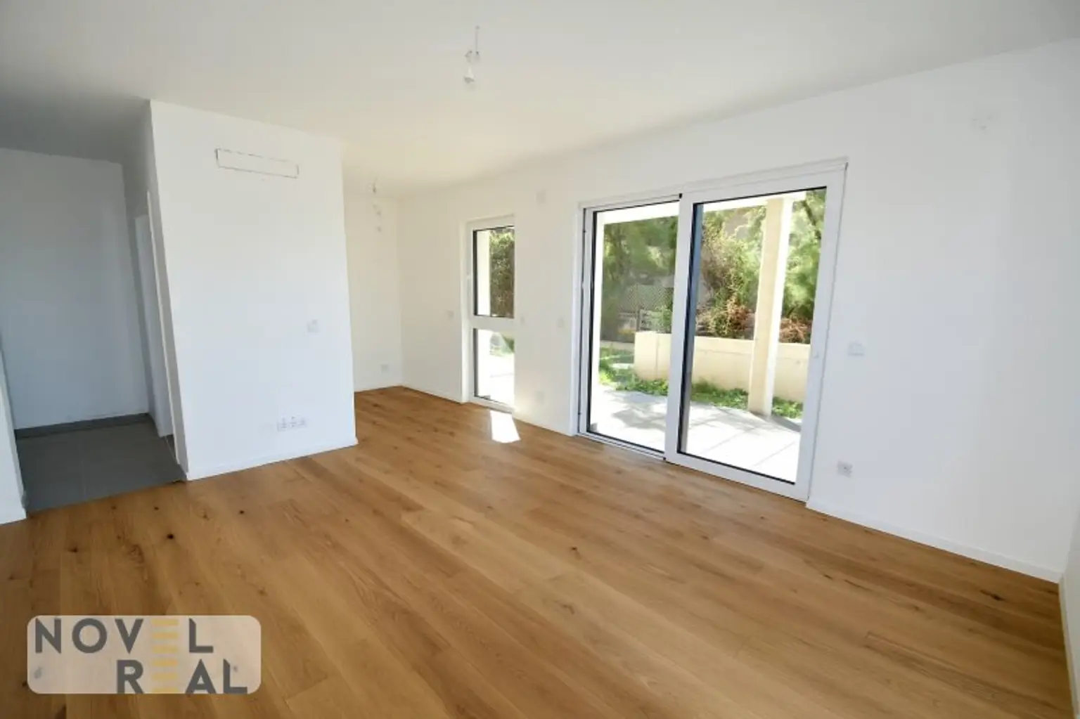 SCHLÜSSELFERTIGES ECKREIHENHAUS - 136 m² - ZIEGELMASSIV - AUF EIGENGRUND - UNVERBAUTER FERNBLICK