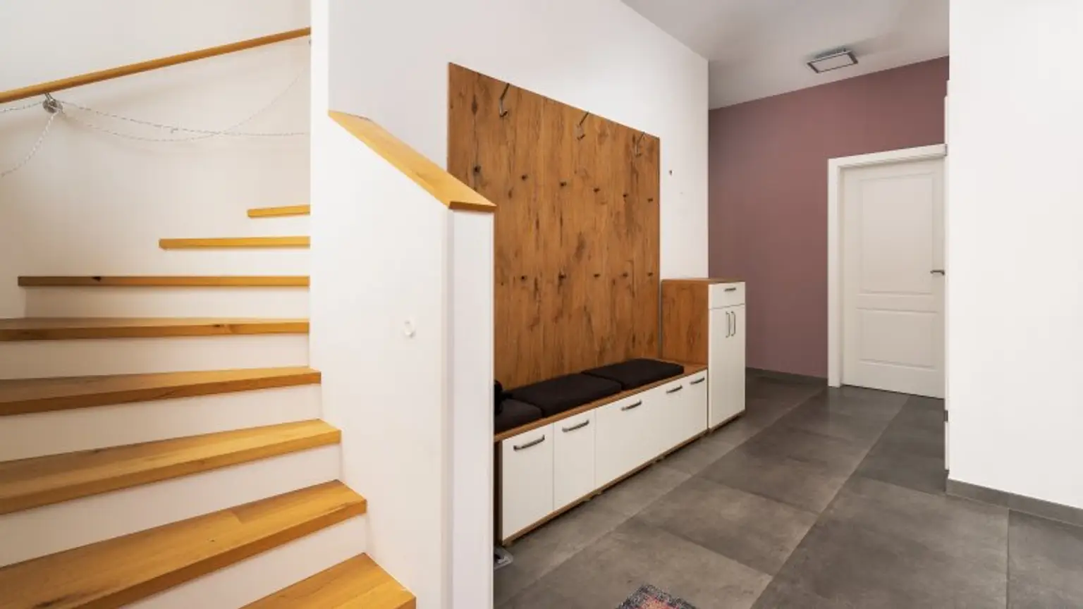 Charmantes Einfamilienhaus mit Nebengebäude und Doppelcarport – Ihr neues Zuhause wartet!