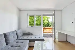 Wohnbereich mit Balkonausgang