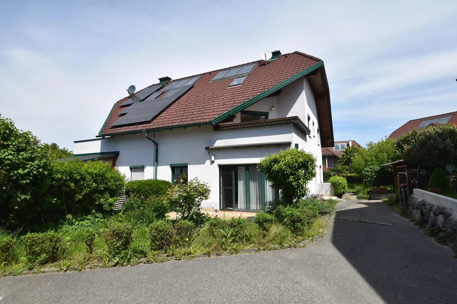 Doppelhaushälfte mit Garten & Carport - in beliebter Lage