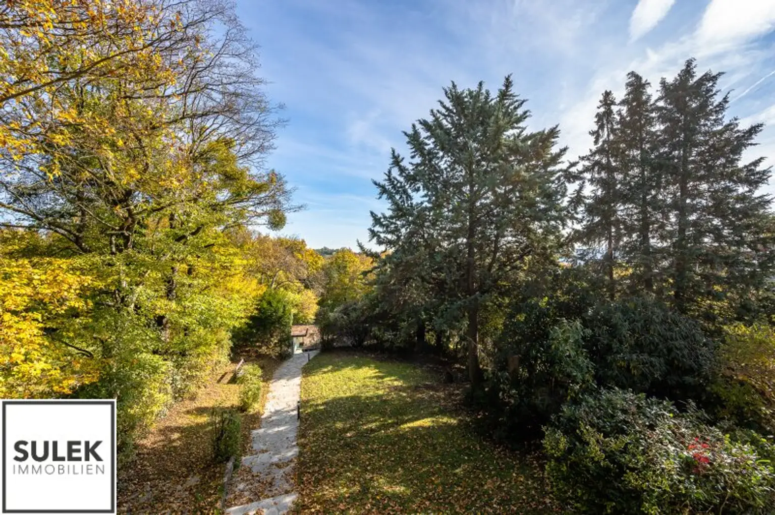 Erstbezug nach Sanierung: Großes Einfamilienhaus in einzigartiger Lage mit Weitblick und vielen Zimmern, Blick ins Grüne und in absoluter Ruhelage