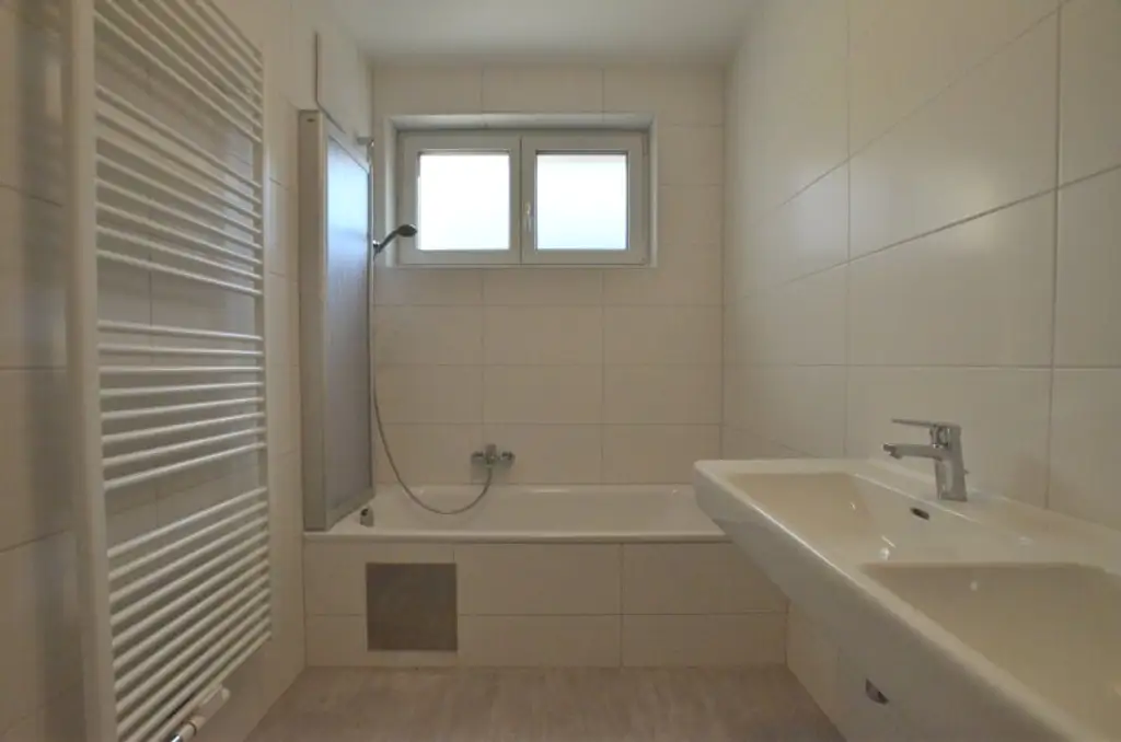 NEUWERTIGE 4-Zimmer Wohnung im Zentrum von Tragwein  II  mit hochwertiger Einbauküche