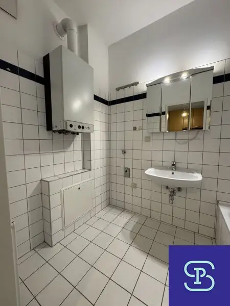 Provisionsfrei: Unbefristeter 45m² Altbau mit 2 Zimmern und Einbauküche - U1-Nähe!