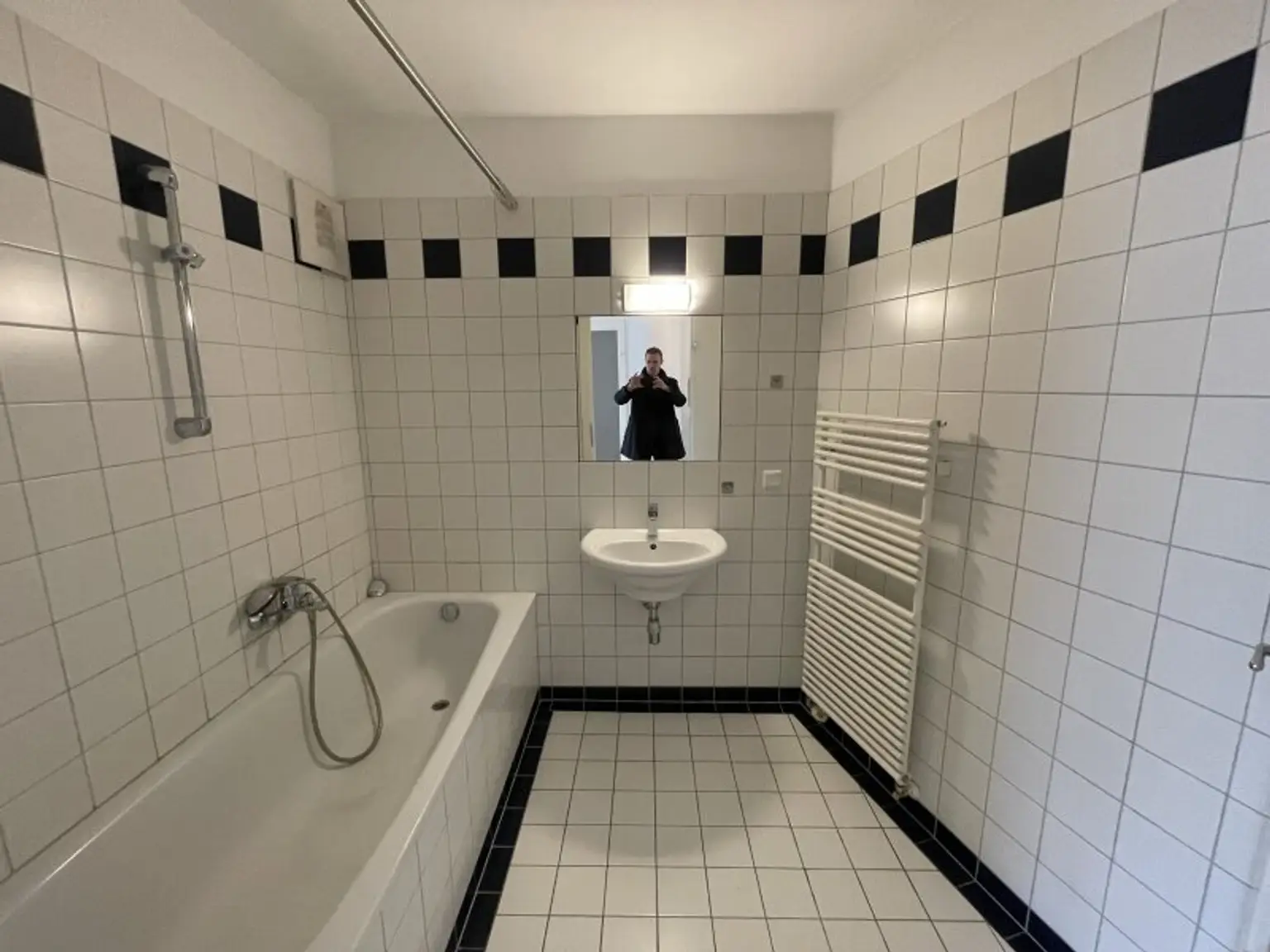 MODERNE 3-ZIMMER-WOHNUNG BEIM KARLSPLATZ - RUHELAGE!