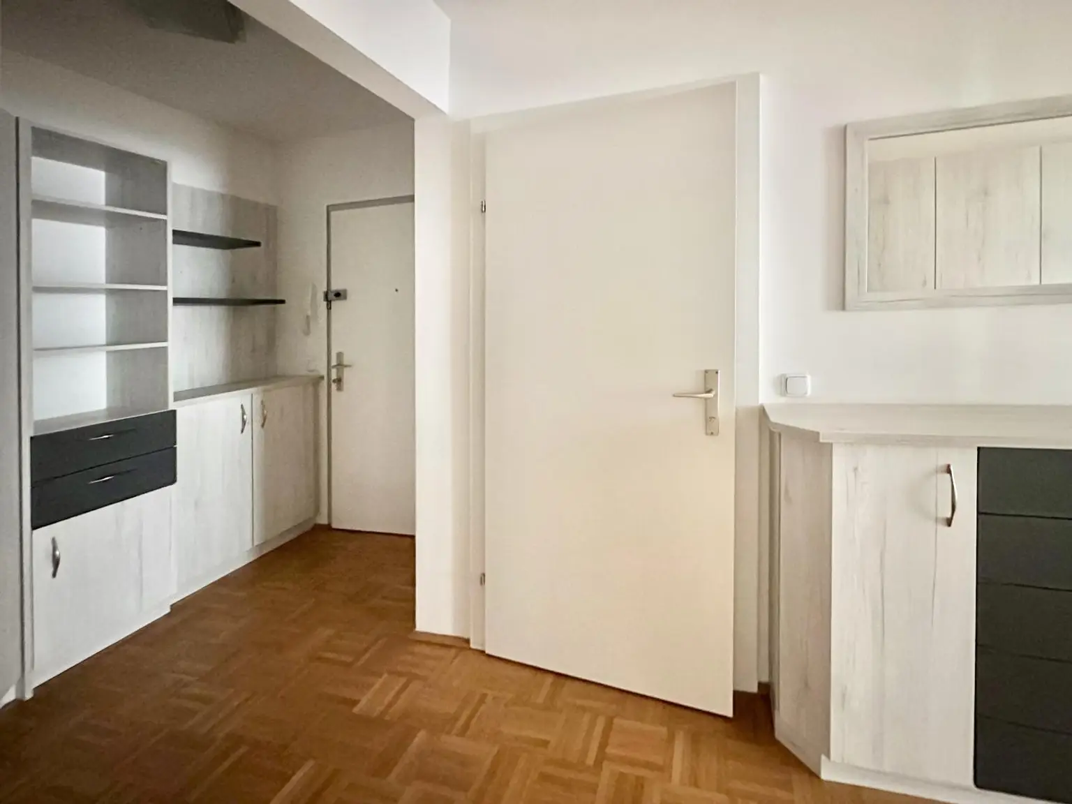 Loggia mit Fernblick, gute Infrastruktur & Zustand