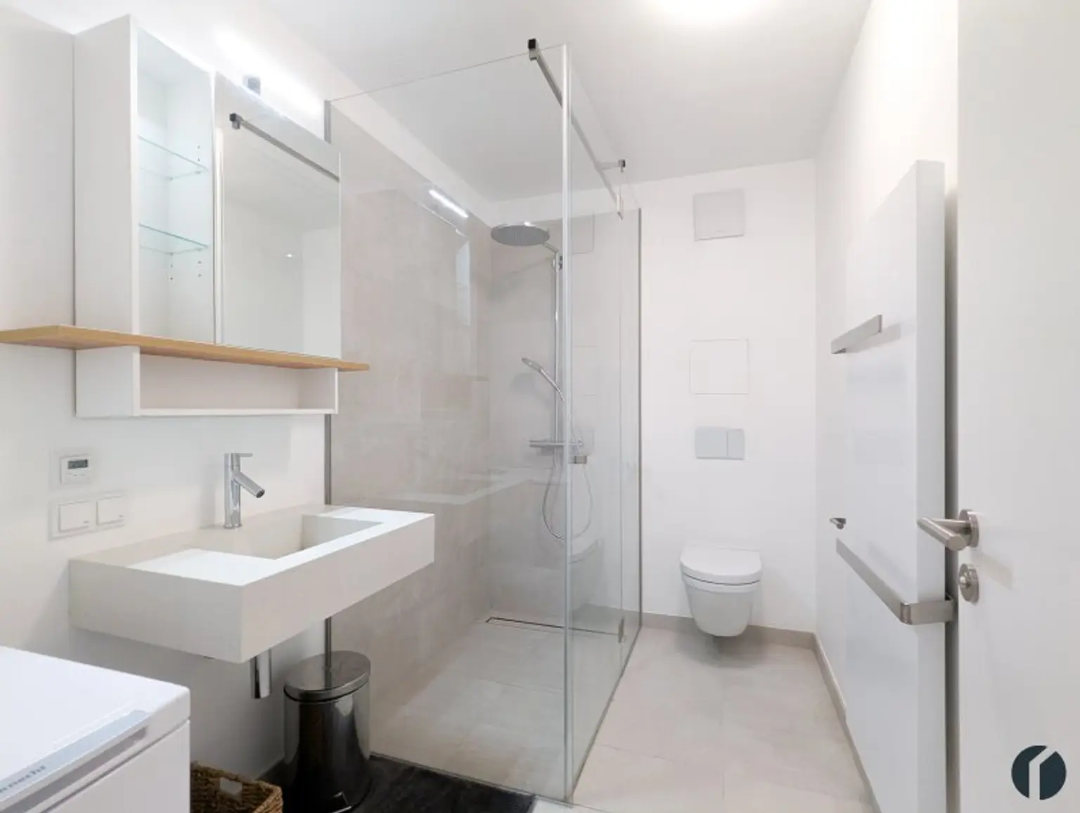 Exklusives Refugium mit Schwimmbiotop – Stilvoll möbliertes 2-Zimmer-Apartment in Ruhelage