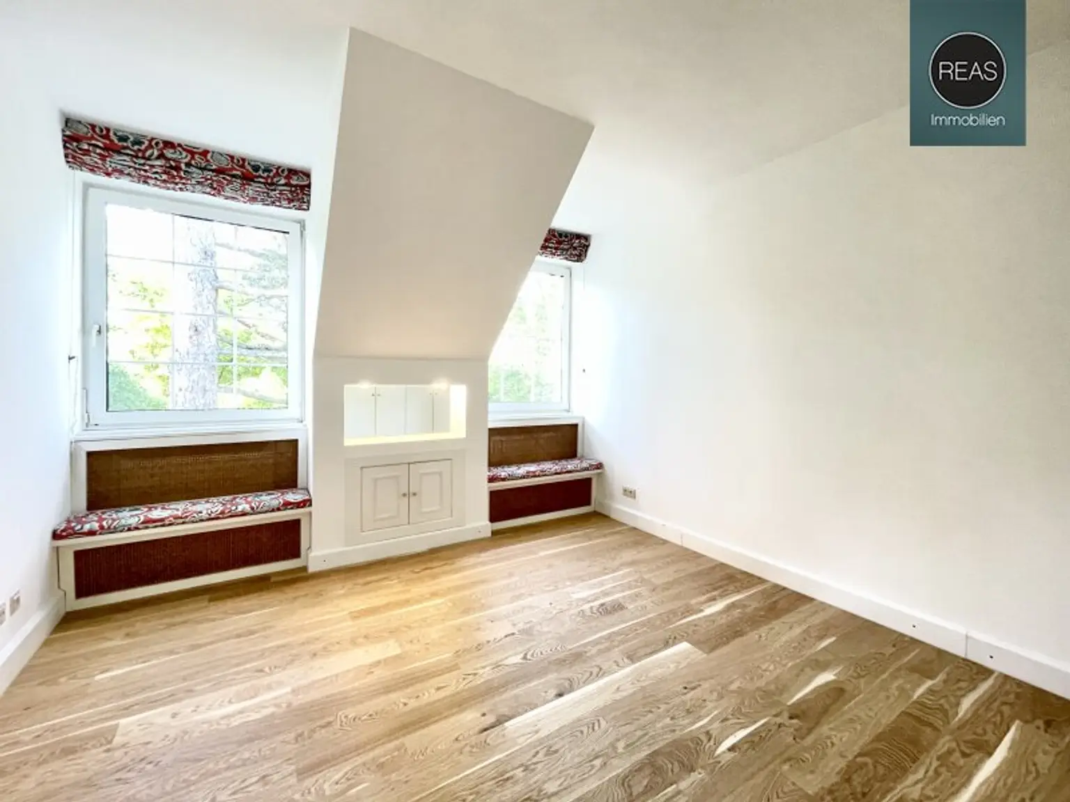 Döblinger Cottage ! Klimatisiertes Luxus - Dachgeschoss - Apartment mit 2 Terrassen! Garage verfügbar!