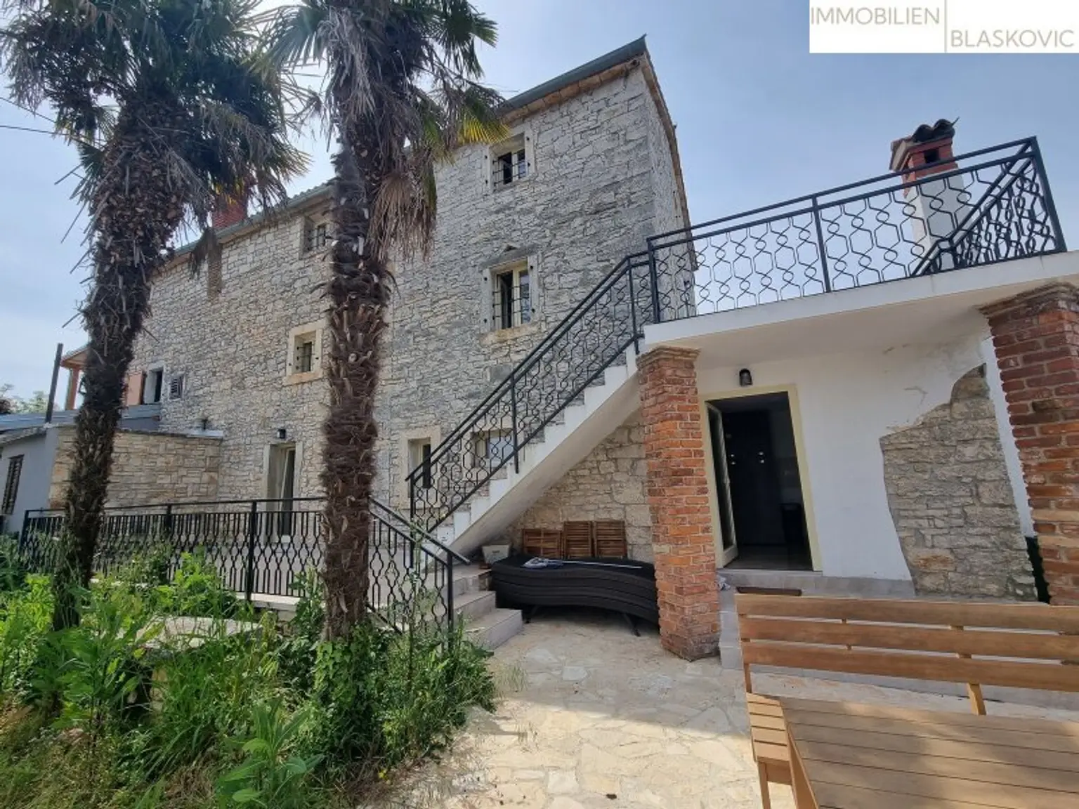 Juwel - Restauriertes Steinhaus mit Pool und Meerblick
