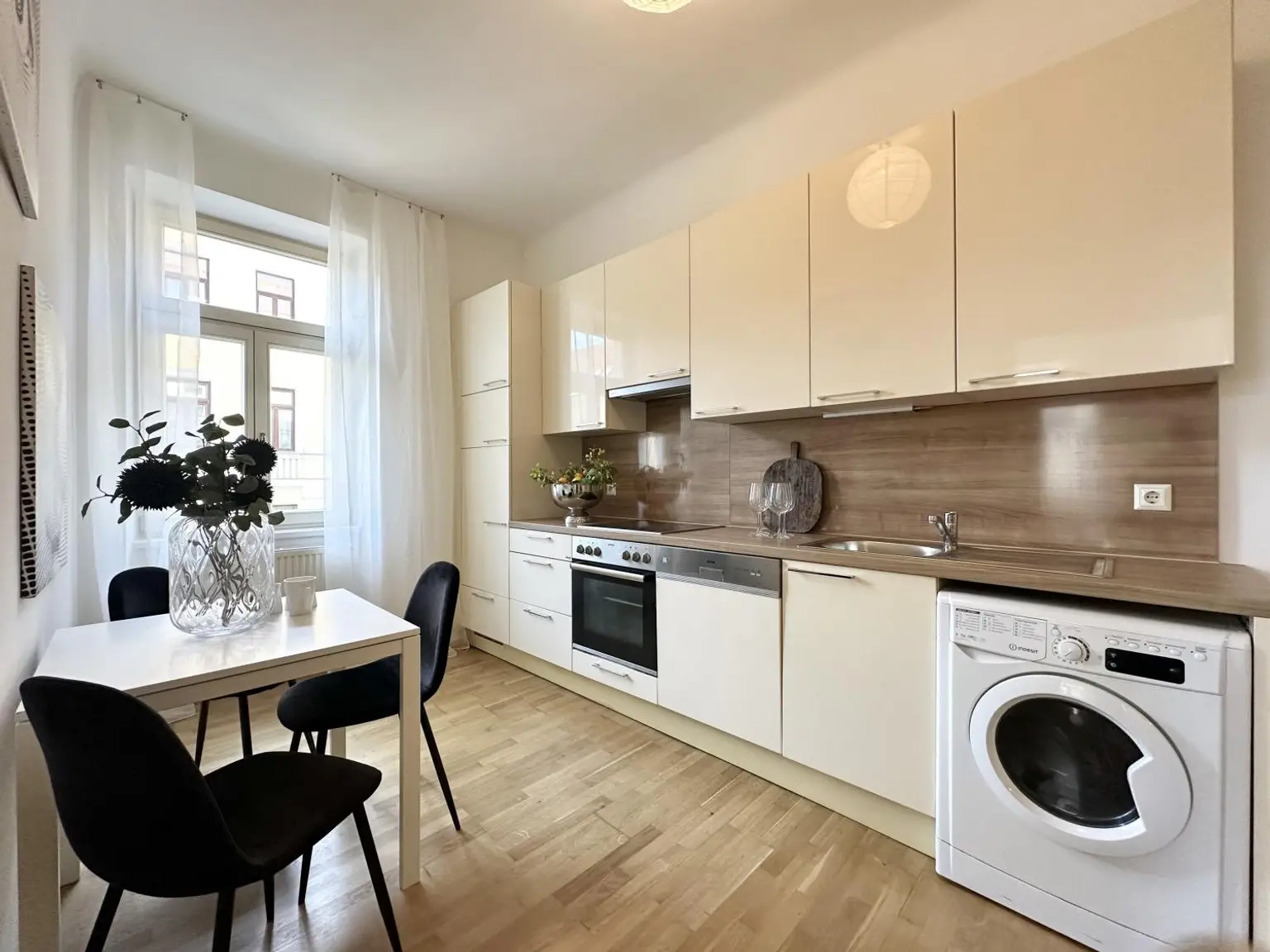 1-Zimmer-Altbau mit separater Küche – frisch renoviert & bezugsfertig