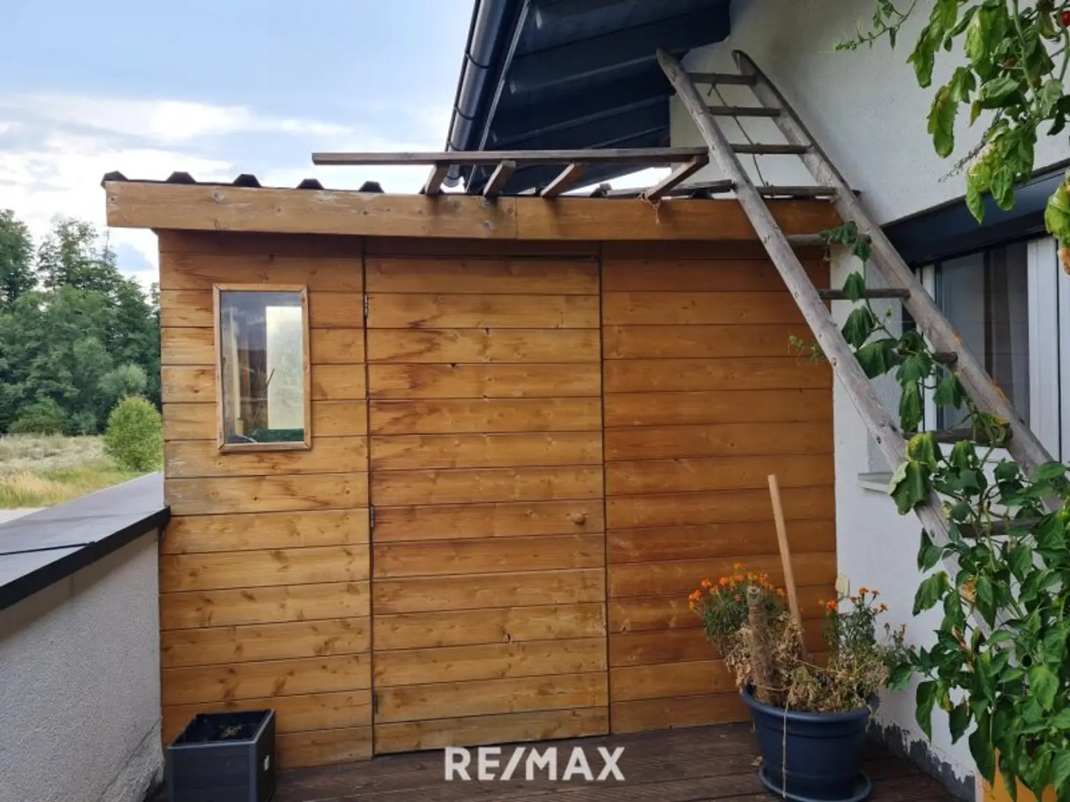 Abstellfläche auf dem Balkon