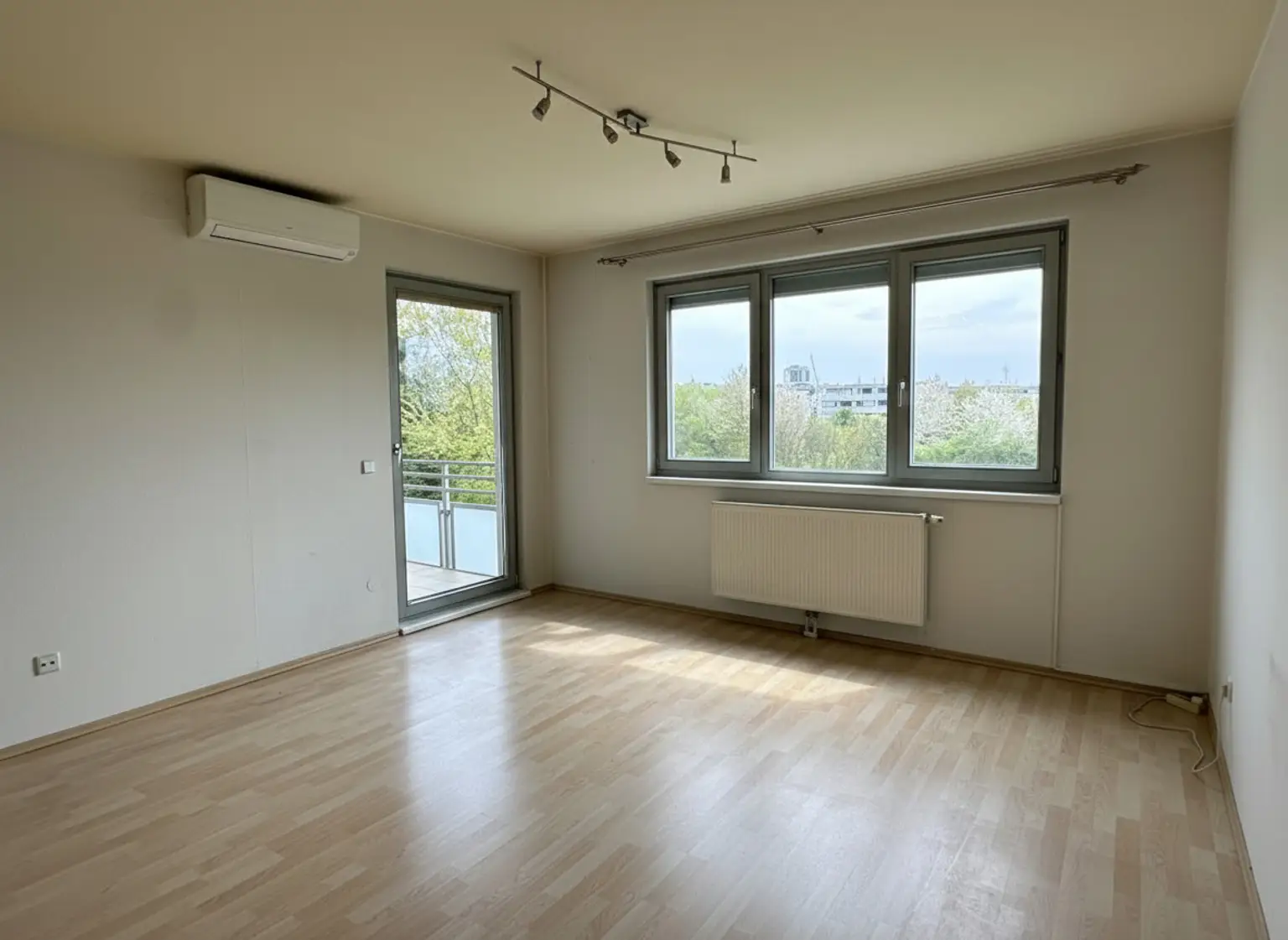 Ein Traum: Stadtwohnung in Neulaa mit unverbaubarem Blick ins Grüne