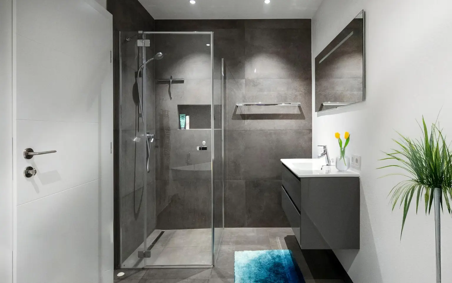 mit Wanne und Walk In Dusche