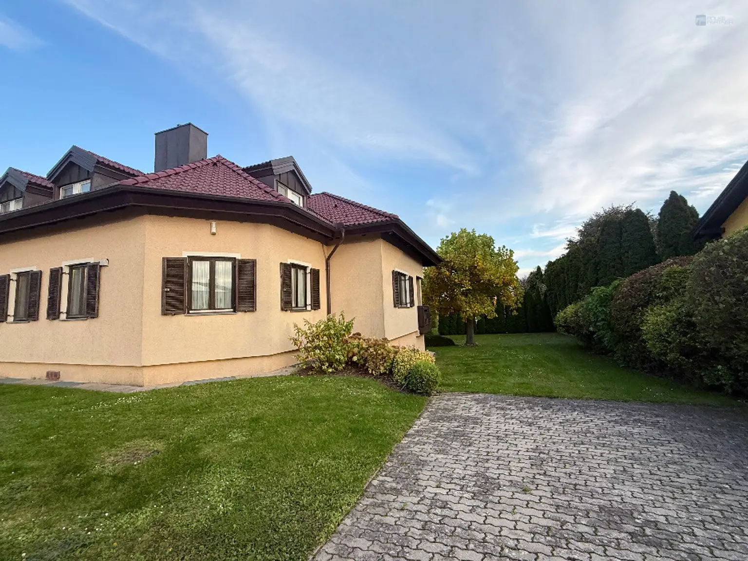 GARTENPARADIES   -  9.000 M² - 
LANDHAUS IN PARKLANDSCHAFT  
NUR 30 MINUTEN VON WIEN