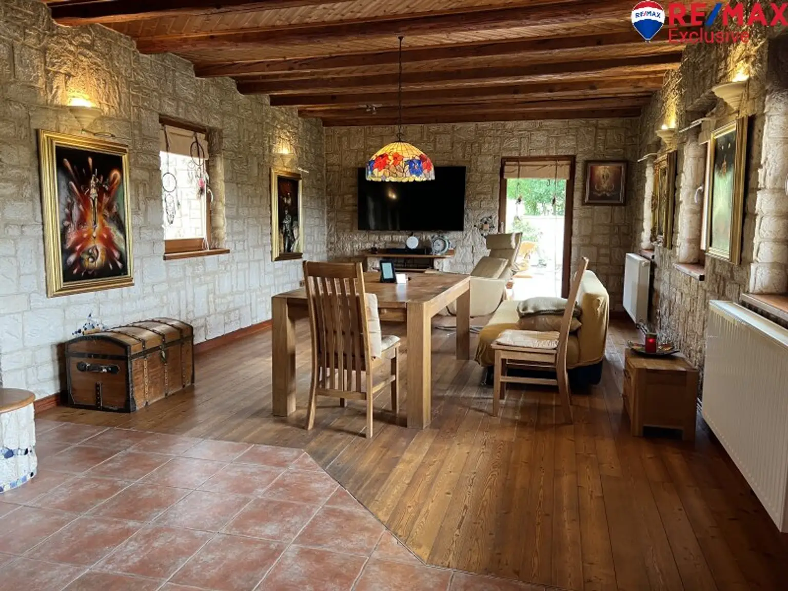 Charmantes Bauernhaus in Schwarzenbach – Ihr neues Zuhause mit Garten und Kamin!