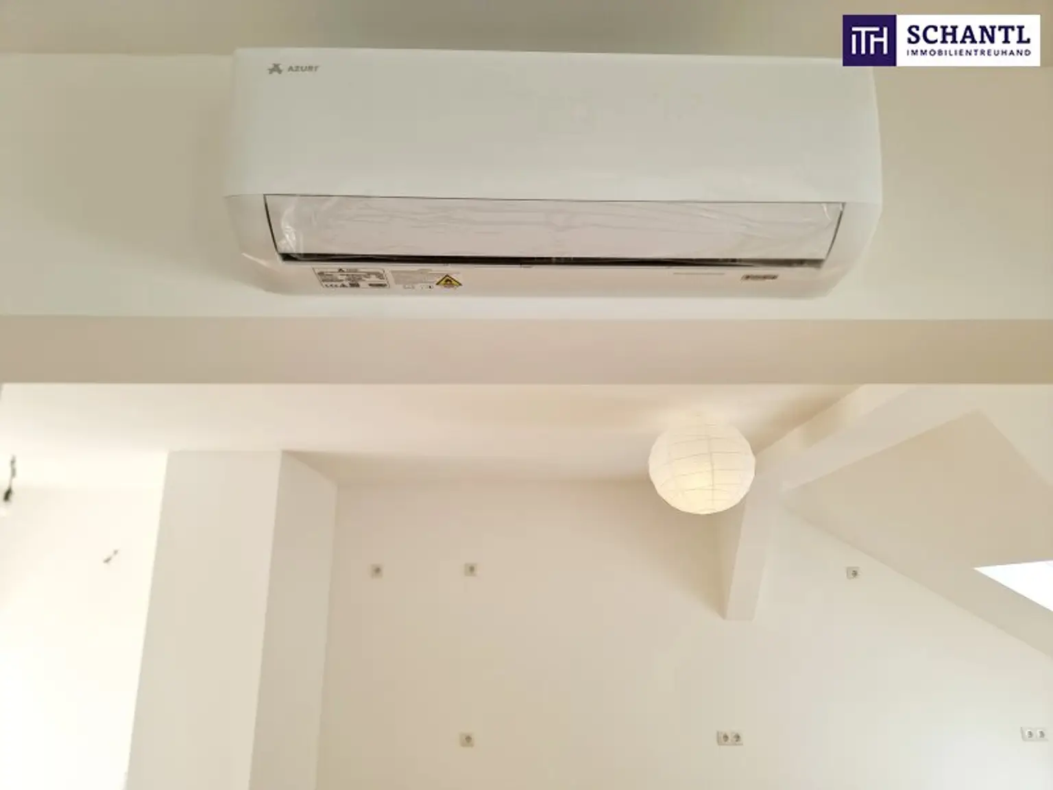 WOW! Stylischer Wohntraum im Dachgeschoss! Frisch saniert + Ruhelage + Traumhaftes Altbauhaus + Hofseitige Terrasse + U-Bahn ums Eck + Beste Infrastruktur und Anbindung!