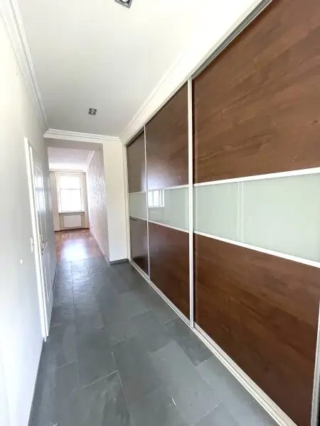 Altbau-Flair mit Balkon -   2-Zimmer Wohnung  - in Naschmarktnähe!