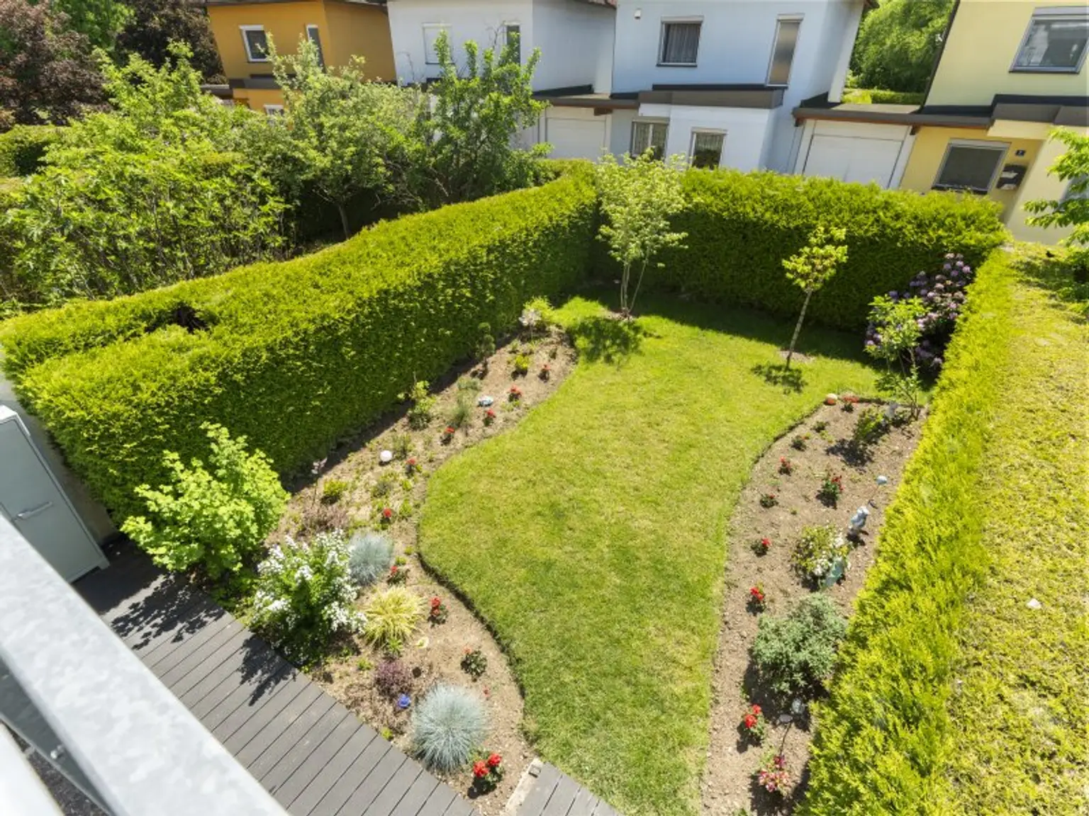 Schönes, sonniges und ruhiges Reihenhaus mit 142,00m² Nfl. und 102m² Eigengrund plus Carport und PKW-Stellplatz in Feschnig