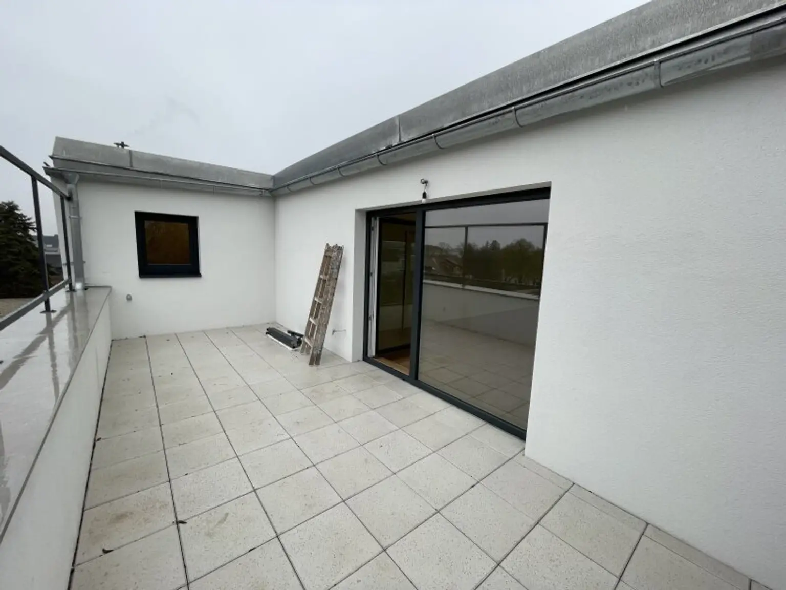 Großzügige Wohnung mit 60 m² Freifläche!