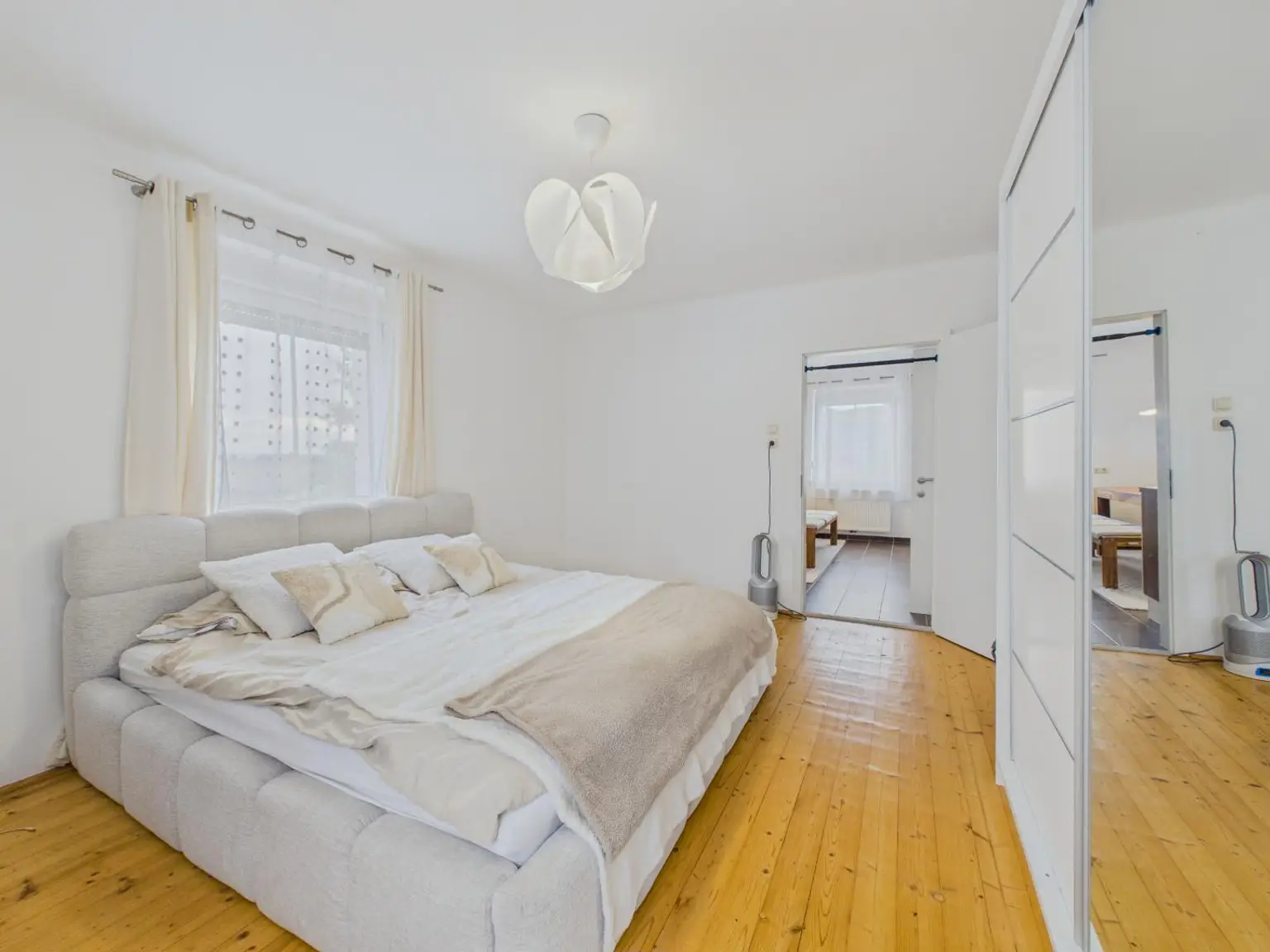 Schlafzimmer 5