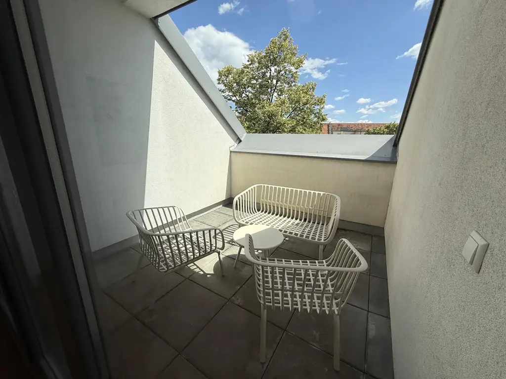 Exklusive Dachgeschoss-Wohnung in Top-Lage mit Terrasse und Schlossbergblick!  ++Videorundgang++
