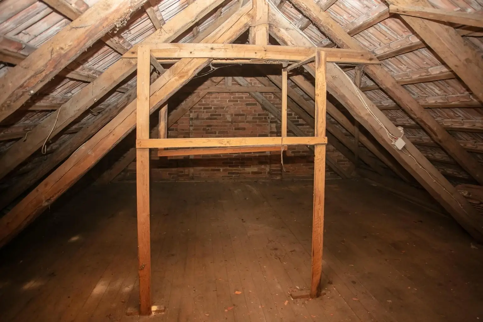 Altbau  Dachboden