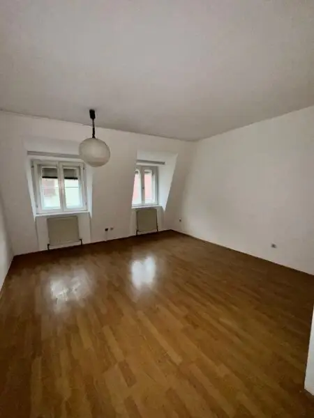 HIT!  GÜNSTIG,FREUNDLICH, BEQUEME 2 ZIMMER WOHNUNG IM ZENTRUM !