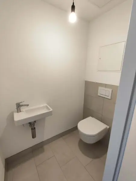 NEUBAU DACHGESCHOß-3-Zimmer-ERSTBEZUG mit Balkon in 1210 Wien! Top 2/43