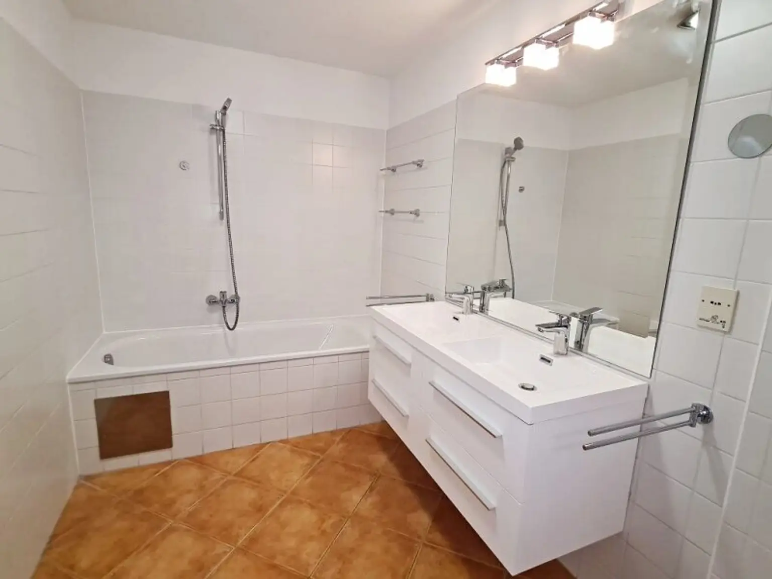 ZELINKAGASSE, DACHGESCHOSS, klimatisierte 157 m2 Maisonette mit 18 m2 Terrasse, 4 Zimmer, Küche, Wintergarten, 2 Bäder, Börse-Nähe